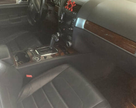 Серый Фольксваген Туарег, объемом двигателя 3.6 л и пробегом 245 тыс. км за 9000 $, фото 6 на Automoto.ua