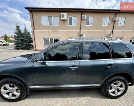 Серый Фольксваген Туарег, объемом двигателя 2.97 л и пробегом 240 тыс. км за 11500 $, фото 4 на Automoto.ua