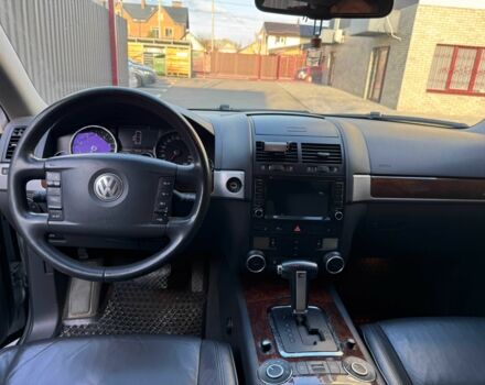 Серый Фольксваген Туарег, объемом двигателя 3.6 л и пробегом 224 тыс. км за 11700 $, фото 1 на Automoto.ua