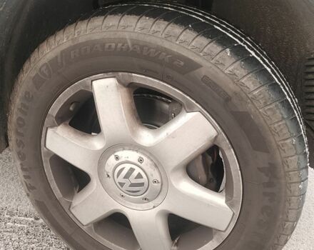 Серый Фольксваген Туарег, объемом двигателя 3 л и пробегом 224 тыс. км за 2800 $, фото 5 на Automoto.ua