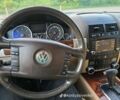 Сірий Фольксваген Туарег, об'ємом двигуна 3 л та пробігом 300 тис. км за 11000 $, фото 5 на Automoto.ua