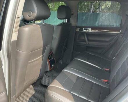 Серый Фольксваген Туарег, объемом двигателя 3 л и пробегом 259 тыс. км за 11500 $, фото 2 на Automoto.ua