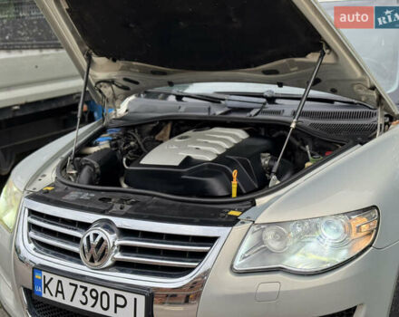 Фольксваген Туарег 2007 в Киеве на Automoto.ua Серый Фольксваген Туарег, объемом двигателя 2.46 л и пробегом 290 тыс. км за 9750 $, фото 13 на Automoto.ua