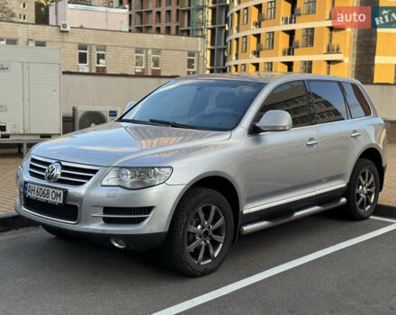 Сірий Фольксваген Туарег, об'ємом двигуна 3 л та пробігом 245 тис. км за 10900 $, фото 4 на Automoto.ua
