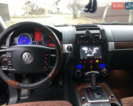 Серый Фольксваген Туарег, объемом двигателя 3.6 л и пробегом 290 тыс. км за 12000 $, фото 44 на Automoto.ua