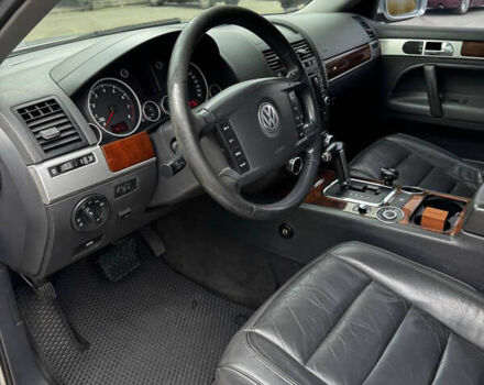 Сірий Фольксваген Туарег, об'ємом двигуна 3.19 л та пробігом 295 тис. км за 8000 $, фото 5 на Automoto.ua