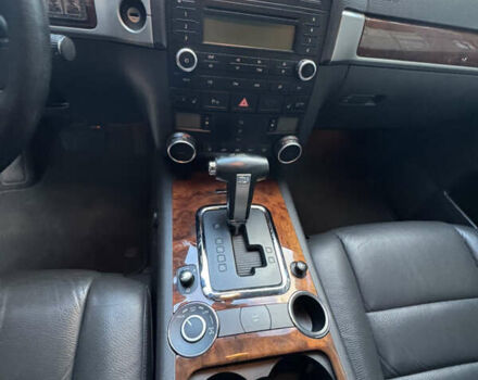 Сірий Фольксваген Туарег, об'ємом двигуна 3 л та пробігом 245 тис. км за 10900 $, фото 9 на Automoto.ua