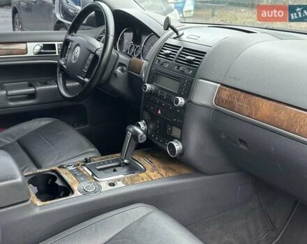 Серый Фольксваген Туарег, объемом двигателя 3.6 л и пробегом 295 тыс. км за 8800 $, фото 17 на Automoto.ua