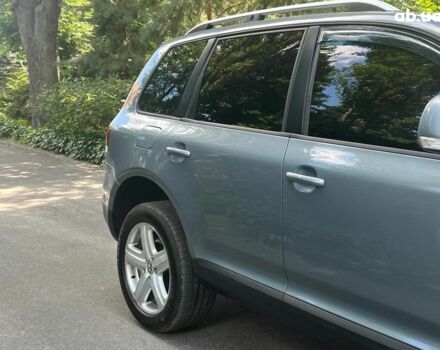 Сірий Фольксваген Туарег, об'ємом двигуна 3 л та пробігом 313 тис. км за 10990 $, фото 5 на Automoto.ua