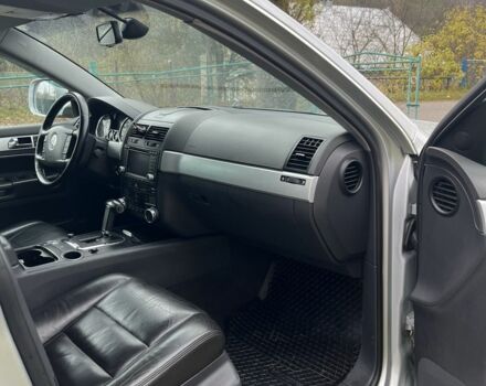 Серый Фольксваген Туарег, объемом двигателя 3 л и пробегом 335 тыс. км за 8500 $, фото 16 на Automoto.ua