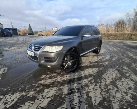 Сірий Фольксваген Туарег, об'ємом двигуна 3 л та пробігом 323 тис. км за 12700 $, фото 1 на Automoto.ua