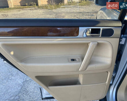 Фольксваген Туарег 2007 у Збараже на Automoto.ua Сірий Фольксваген Туарег, об'ємом двигуна 3 л та пробігом 227 тис. км за 10000 $, фото 11 на Automoto.ua