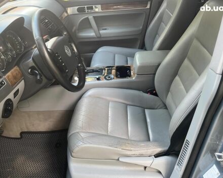 Сірий Фольксваген Туарег, об'ємом двигуна 3 л та пробігом 313 тис. км за 10990 $, фото 29 на Automoto.ua