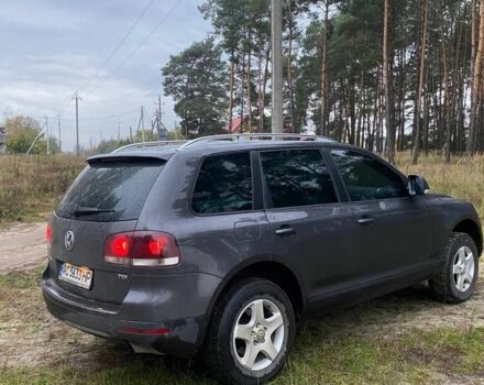 Серый Фольксваген Туарег, объемом двигателя 2.5 л и пробегом 297 тыс. км за 5796 $, фото 2 на Automoto.ua