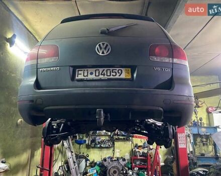 Серый Фольксваген Туарег, объемом двигателя 2.97 л и пробегом 260 тыс. км за 9999 $, фото 4 на Automoto.ua