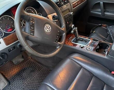 Серый Фольксваген Туарег, объемом двигателя 2.5 л и пробегом 270 тыс. км за 9900 $, фото 15 на Automoto.ua