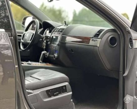 Серый Фольксваген Туарег, объемом двигателя 3 л и пробегом 391 тыс. км за 8115 $, фото 18 на Automoto.ua