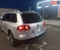 Серый Фольксваген Туарег, объемом двигателя 3 л и пробегом 260 тыс. км за 11900 $, фото 6 на Automoto.ua