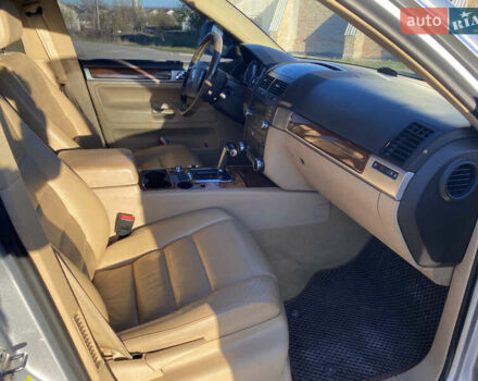 Фольксваген Туарег 2007 у Збараже на Automoto.ua Сірий Фольксваген Туарег, об'ємом двигуна 3 л та пробігом 227 тис. км за 10000 $, фото 17 на Automoto.ua