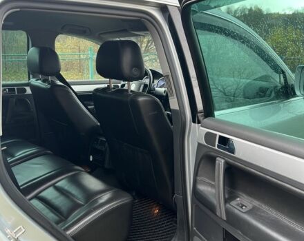 Серый Фольксваген Туарег, объемом двигателя 3 л и пробегом 335 тыс. км за 8500 $, фото 12 на Automoto.ua