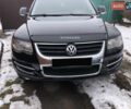 Серый Фольксваген Туарег, объемом двигателя 3.6 л и пробегом 290 тыс. км за 12000 $, фото 3 на Automoto.ua