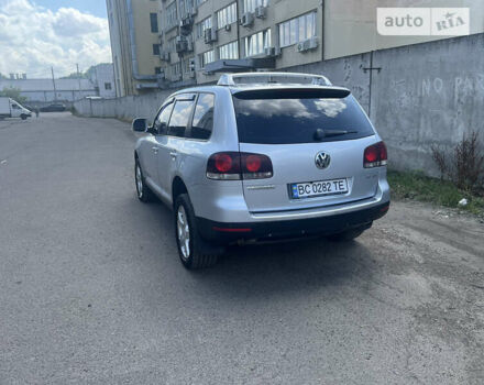 Серый Фольксваген Туарег, объемом двигателя 3 л и пробегом 230 тыс. км за 13500 $, фото 4 на Automoto.ua