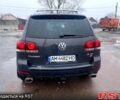 Сірий Фольксваген Туарег, об'ємом двигуна 3 л та пробігом 330 тис. км за 9499 $, фото 4 на Automoto.ua