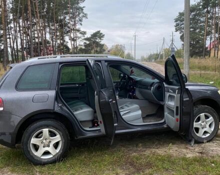 Серый Фольксваген Туарег, объемом двигателя 2.5 л и пробегом 297 тыс. км за 5796 $, фото 5 на Automoto.ua