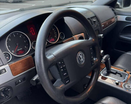 Сірий Фольксваген Туарег, об'ємом двигуна 3 л та пробігом 245 тис. км за 10900 $, фото 11 на Automoto.ua