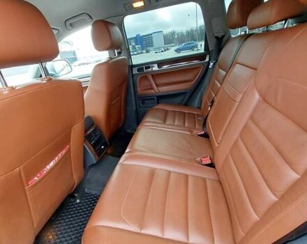 Серый Фольксваген Туарег, объемом двигателя 2.97 л и пробегом 245 тыс. км за 12000 $, фото 14 на Automoto.ua