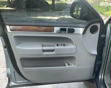 Сірий Фольксваген Туарег, об'ємом двигуна 3 л та пробігом 313 тис. км за 10990 $, фото 27 на Automoto.ua