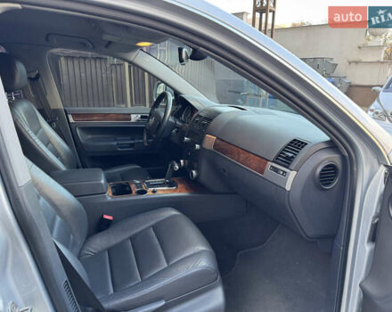 Сірий Фольксваген Туарег, об'ємом двигуна 3 л та пробігом 245 тис. км за 10900 $, фото 18 на Automoto.ua