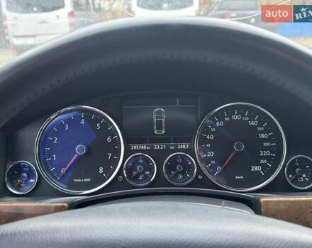 Серый Фольксваген Туарег, объемом двигателя 3.6 л и пробегом 295 тыс. км за 8800 $, фото 20 на Automoto.ua