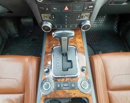 Серый Фольксваген Туарег, объемом двигателя 2.97 л и пробегом 245 тыс. км за 12000 $, фото 12 на Automoto.ua