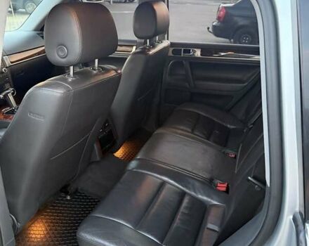 Серый Фольксваген Туарег, объемом двигателя 2.5 л и пробегом 270 тыс. км за 9900 $, фото 13 на Automoto.ua