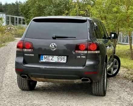 Серый Фольксваген Туарег, объемом двигателя 3 л и пробегом 391 тыс. км за 8115 $, фото 7 на Automoto.ua