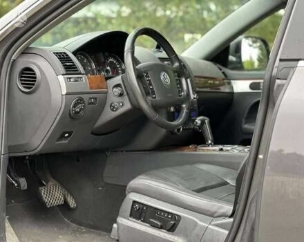 Серый Фольксваген Туарег, объемом двигателя 3 л и пробегом 391 тыс. км за 8115 $, фото 23 на Automoto.ua