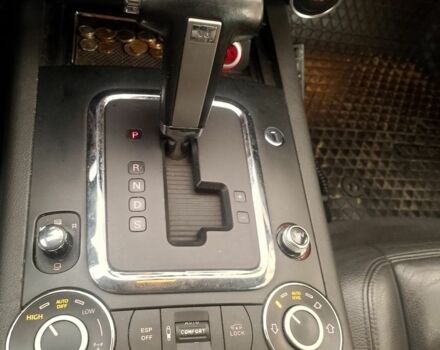 Серый Фольксваген Туарег, объемом двигателя 3 л и пробегом 224 тыс. км за 2800 $, фото 3 на Automoto.ua