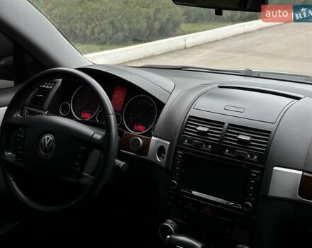 Серый Фольксваген Туарег, объемом двигателя 2.5 л и пробегом 138 тыс. км за 8999 $, фото 45 на Automoto.ua