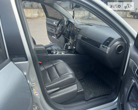 Серый Фольксваген Туарег, объемом двигателя 3 л и пробегом 230 тыс. км за 13500 $, фото 11 на Automoto.ua