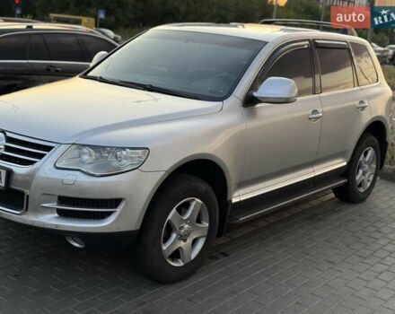 Серый Фольксваген Туарег, объемом двигателя 2.5 л и пробегом 270 тыс. км за 9900 $, фото 4 на Automoto.ua