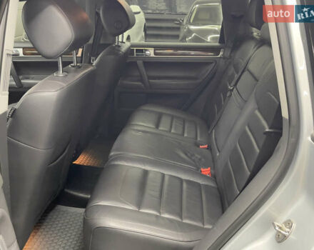 Сірий Фольксваген Туарег, об'ємом двигуна 3 л та пробігом 261 тис. км за 11500 $, фото 10 на Automoto.ua