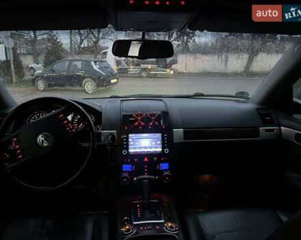 Сірий Фольксваген Туарег, об'ємом двигуна 3.6 л та пробігом 247 тис. км за 10950 $, фото 14 на Automoto.ua