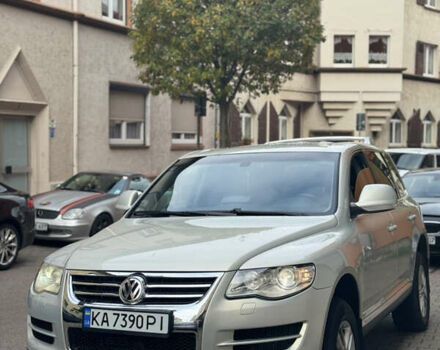 Фольксваген Туарег 2007 в Киеве на Automoto.ua Серый Фольксваген Туарег, объемом двигателя 2.46 л и пробегом 290 тыс. км за 9750 $, фото 1 на Automoto.ua
