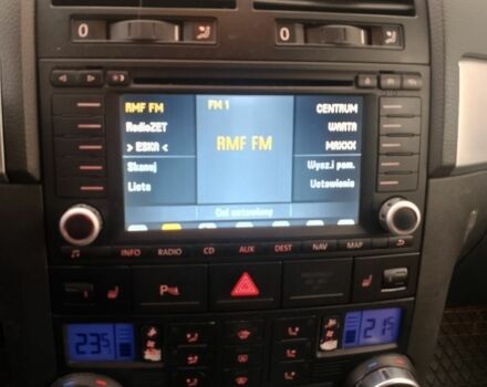 Серый Фольксваген Туарег, объемом двигателя 3 л и пробегом 224 тыс. км за 2800 $, фото 4 на Automoto.ua