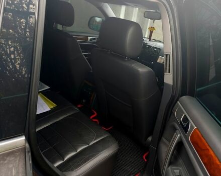 Серый Фольксваген Туарег, объемом двигателя 3 л и пробегом 320 тыс. км за 8000 $, фото 3 на Automoto.ua