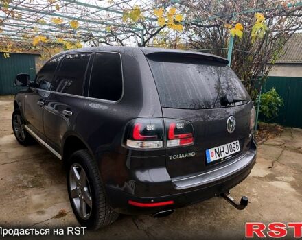 Серый Фольксваген Туарег, объемом двигателя 3 л и пробегом 320 тыс. км за 8000 $, фото 1 на Automoto.ua