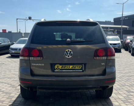 Серый Фольксваген Туарег, объемом двигателя 3.6 л и пробегом 153 тыс. км за 10700 $, фото 5 на Automoto.ua