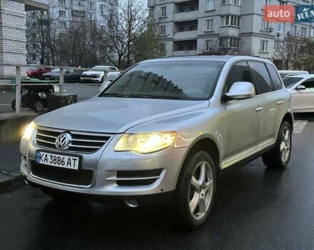 Серый Фольксваген Туарег, объемом двигателя 3.6 л и пробегом 295 тыс. км за 8800 $, фото 7 на Automoto.ua