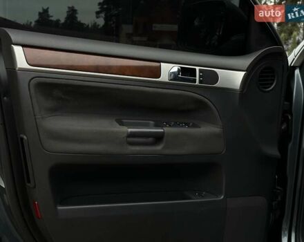 Серый Фольксваген Туарег, объемом двигателя 2.5 л и пробегом 138 тыс. км за 8999 $, фото 31 на Automoto.ua